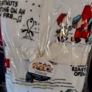Berkshire Peanuts Christmas Song plush blanket